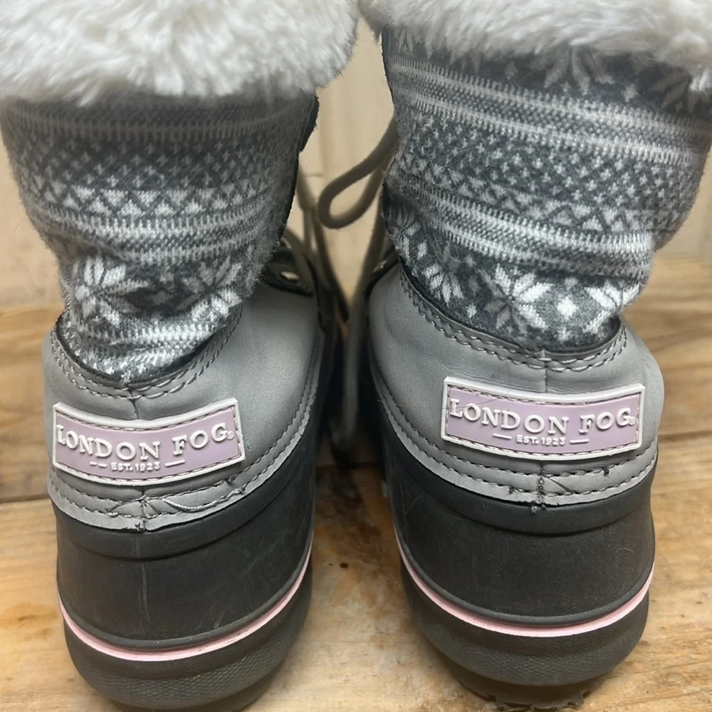 Girls size 2 London Fog winter/snow boots. Very good condition. Gray and pink 1